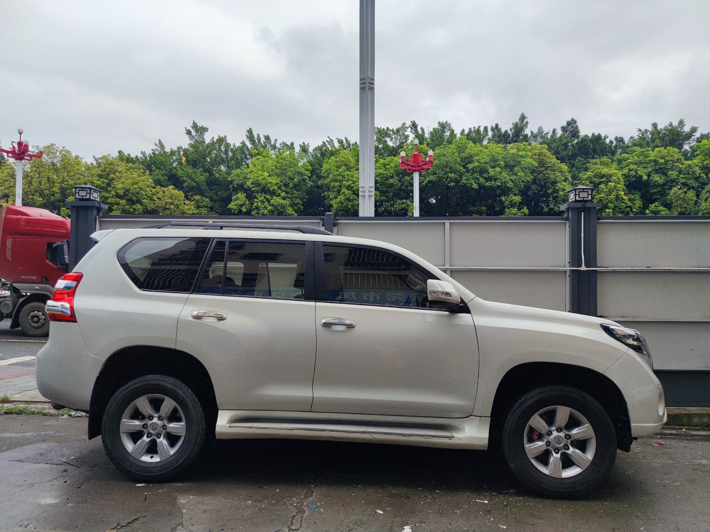 改裝日記丨一車(chē)傳三代！豐田普拉多 剎車(chē)改裝升級(jí)VINIC RT6 大六活塞套裝